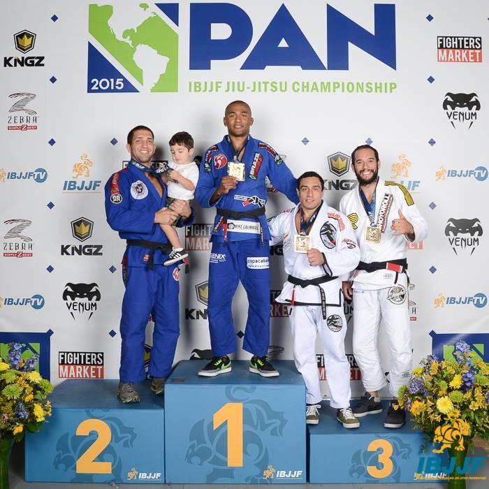 Antelante on the top of the podium with Formiga on his right. Photo: IBJJF