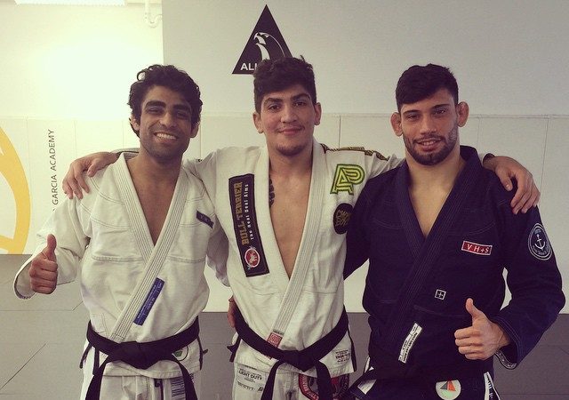 Marcelo Garcia promove mais 3 alunos campeões a faixa-preta