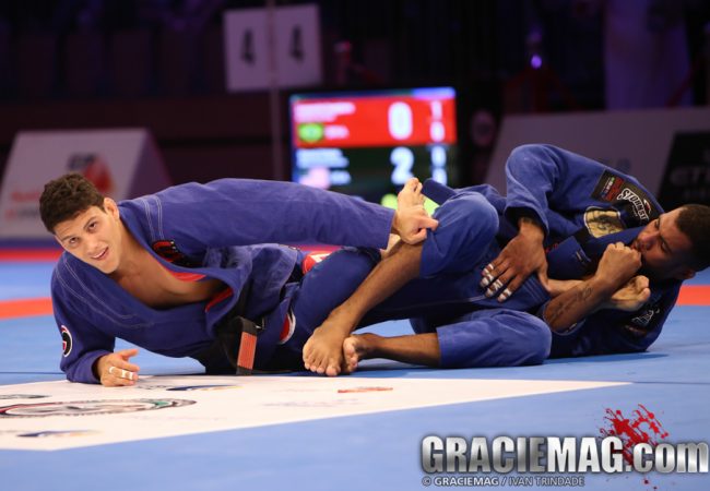 Video: watch how Erberth Santos choked Rodrigo Cavaca for Brasileiros gold