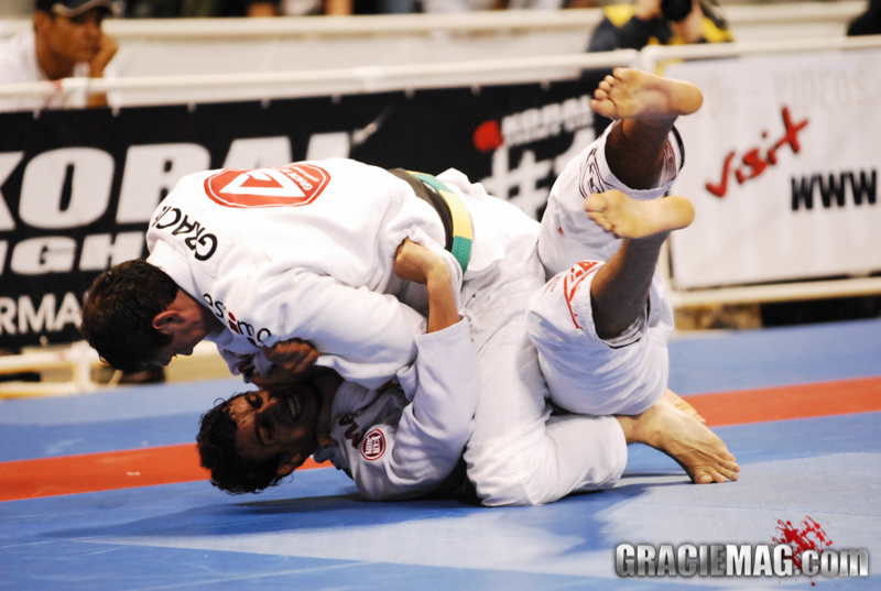 Roger Gracie e Barral em ação. Foto: Arquivos Graciemag