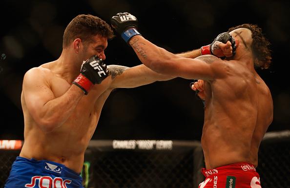 UFC 187: Chris Weidman nocauteia Vitor Belfort; Daniel Cormier finaliza no mata-leão