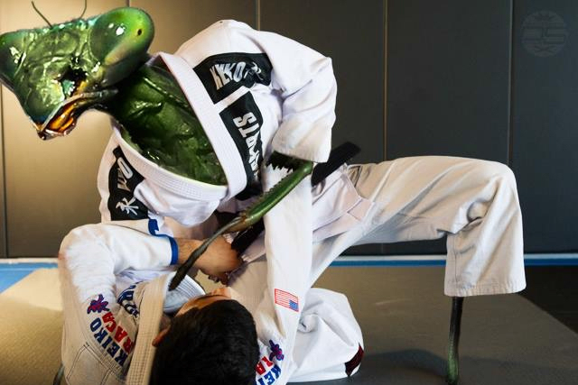 The Worm guard is so 2014! Learn the Mantis guard from Keenan Cornelius