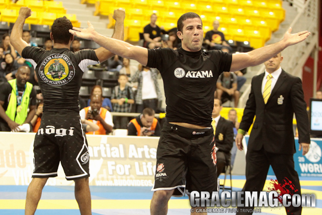 Watch how Augusto Tanquinho won his fifth MMA match at Legacy 43