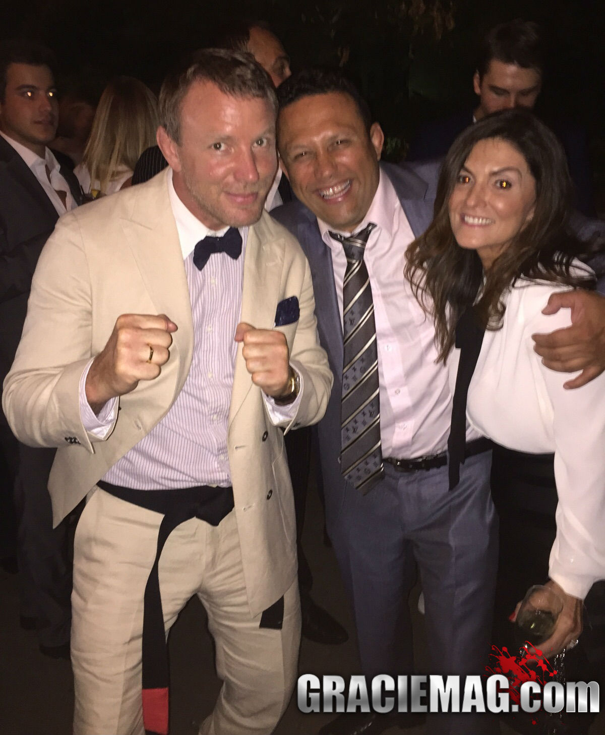 Guy Ritchie recebe a faixa preta de BJJ de Renzo Gracie Foto GRACIEMAG