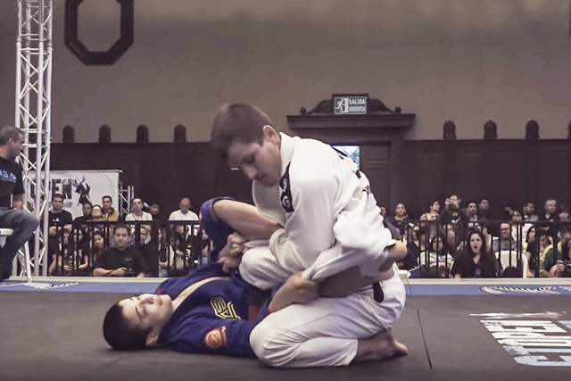 Watch how Queixinho put the brakes on João Miyao’s berimbolo game in Guatemala