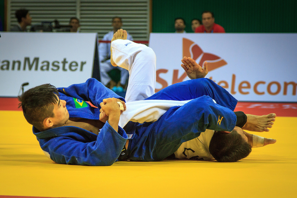 Brasil em disputa com o Chile: afiado em pé e letal no chão na Coreia do Sul. Foto: Johnson Barros