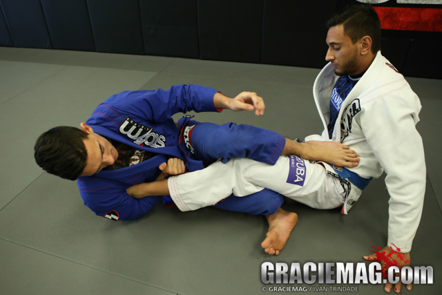 Edwin Najmi teaches how to avoid pressure at the half guard & finish on the foot lock