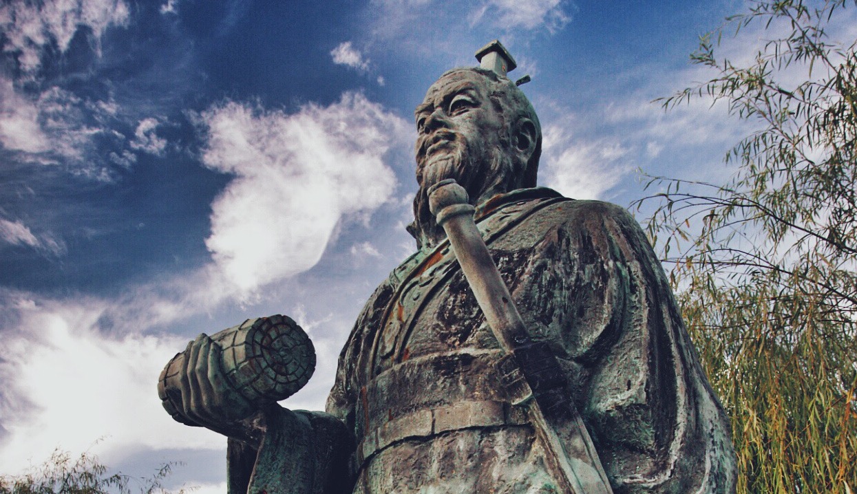 Estátua do general chinês Sun Tzu. Foto: Wikipedia/Divulgação