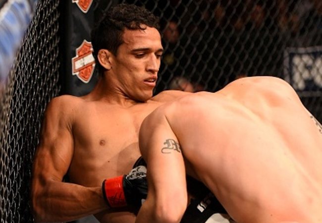 Vídeo: A guilhotina indefensável de Charles Do Bronx no UFC de sábado