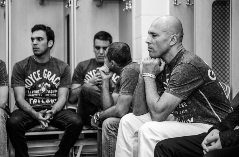 Vídeo Aos 49 anos, Royce Gracie vence trilogia sobre Ken Shamrock no