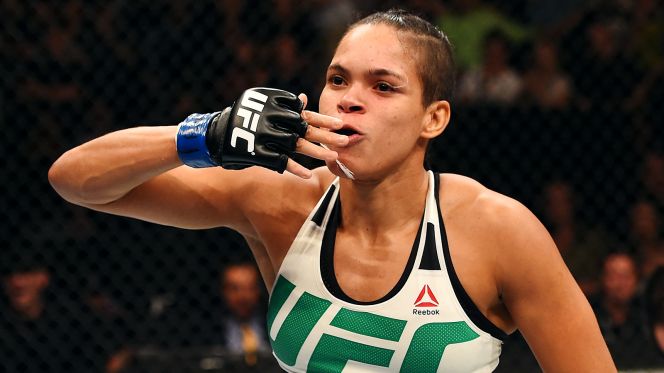 A leoa brasileira se manteve no topo do UFC ao bater Ronda Rousey. Foto: Divulgação