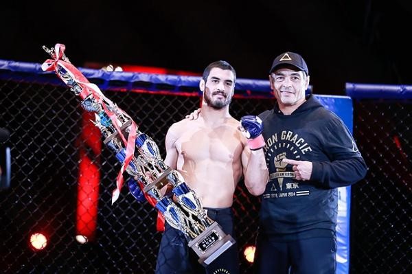 Kron Gracie signs with the UFC, will debut in January against a veteran