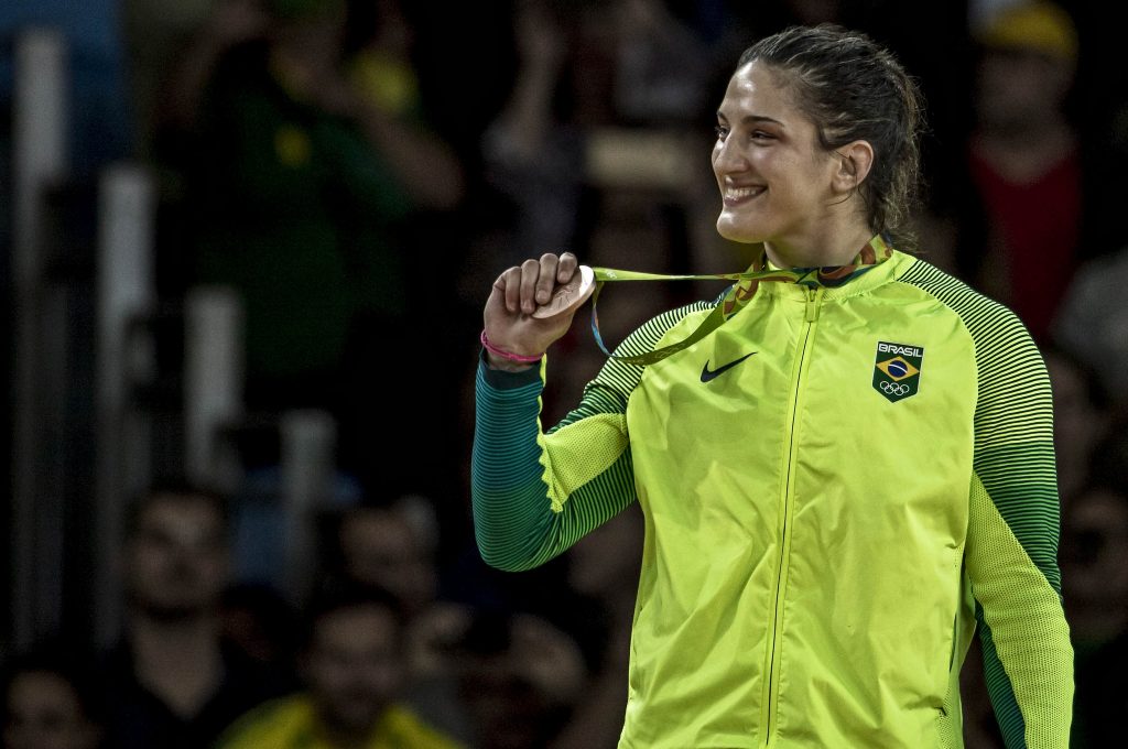 Mayra Aguiar com seu segundo bronze olímpico. Foto: Marcio Rodrigues/MPIX/CBJ