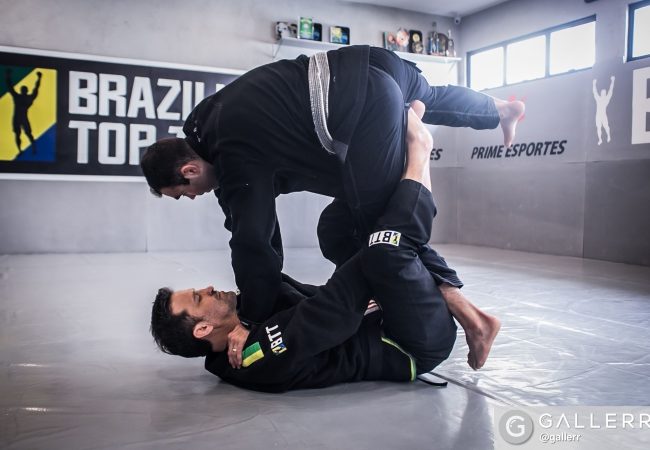 Former UFC champion Murilo Bustamante teaches a lapel sweep with De la Riva hook