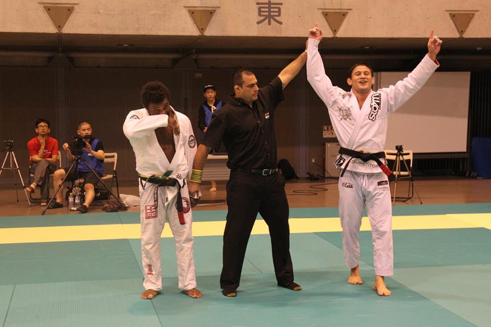 Claudio Calasans vibra com vitória no Japão. Foto: Facebook/IBJJF