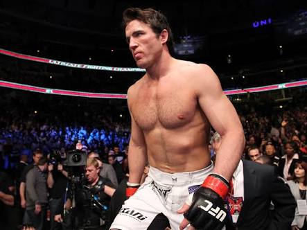 Chael Sonnen unretires, signs with Bellator