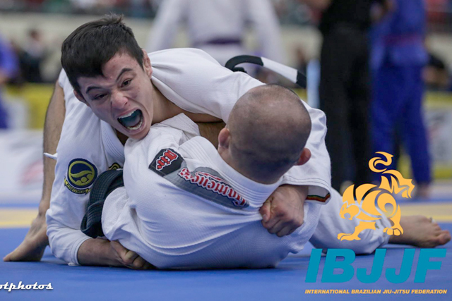 Vídeo: O estrangulamento de João Miyao no Miami Open de Jiu-Jitsu