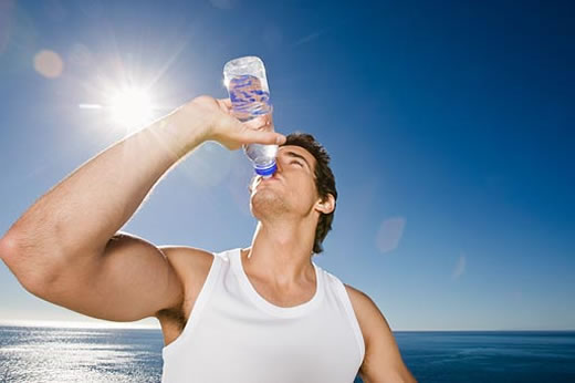Como se hidratar corretamente durante as atividades físicas?
