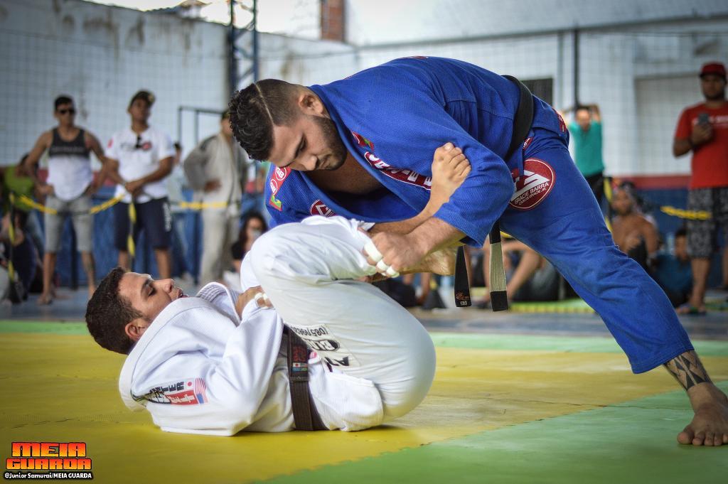 Berg Barbosa venceu sua categoria e fechou o absoluto com Mourão, pela GB. Foto: MeiaGuarda/Divulgação