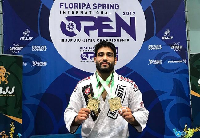 Dimitrius Souza finaliza no triângulo e fatura ouro duplo no Floripa Open de Jiu-Jitsu