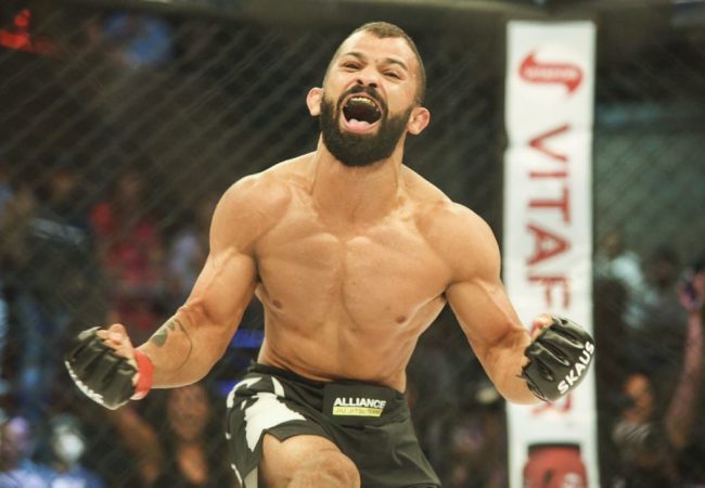 Full fight: Bruno Malfacine notches another submission in MMA