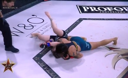 Video: Virna Jandiroba finishes to retain her belt at Invicta FC 31