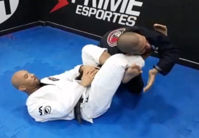 Lídio Henrique teaches two finishes starting from the omoplata