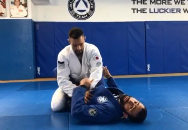 Video: Jorge Britto teaches an armdrag from the closed guard