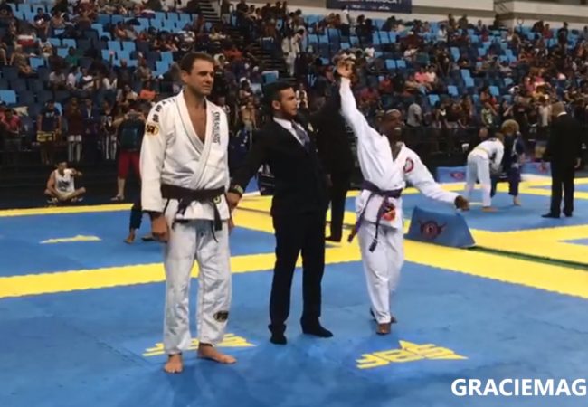 Vídeo: Roberto Roleta em luta especial no Brasil Open de Jiu-Jitsu da SJJSAF