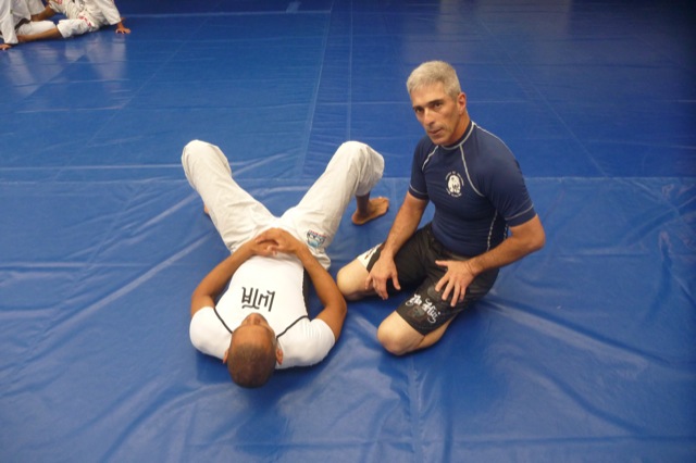 Master Leão Teixeira and the art of breaking up a fight with BJJ