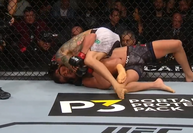 Video: Carlos Diego finishes former champion Anthony Pettis at UFC 246