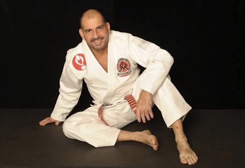 A influência do mestre Sylvio Behring no mundo do Jiu Jitsu.pdf