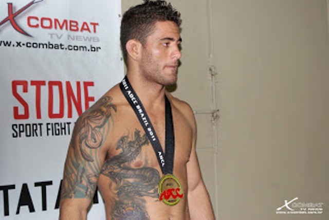 Rodrigo Caporal (Espada BJJ) e sua raspagem com armlock no Jiu-Jitsu sem kimono