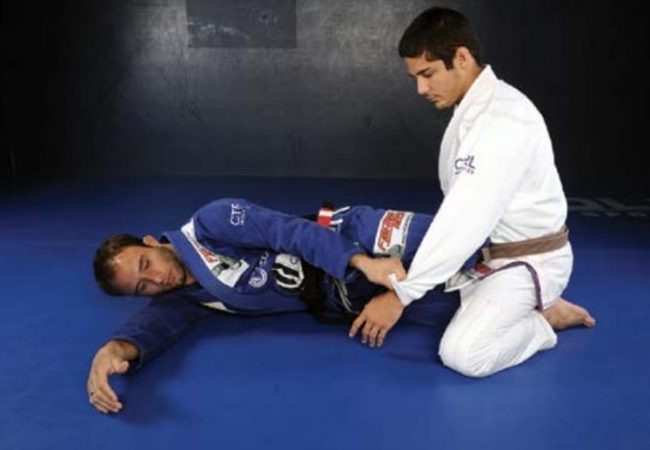 Training Program: The half-guard from a distance