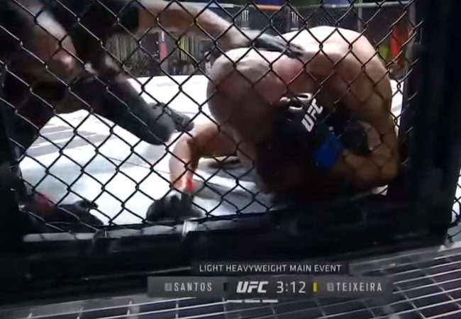 Vídeo: Glover Teixeira se salva com o Jiu-Jitsu e finaliza Thiago Marreta no UFC Vegas