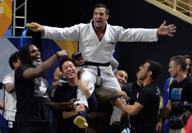 Gregor Gracie wins the absolute on day 1 of IBJJF Master Worlds