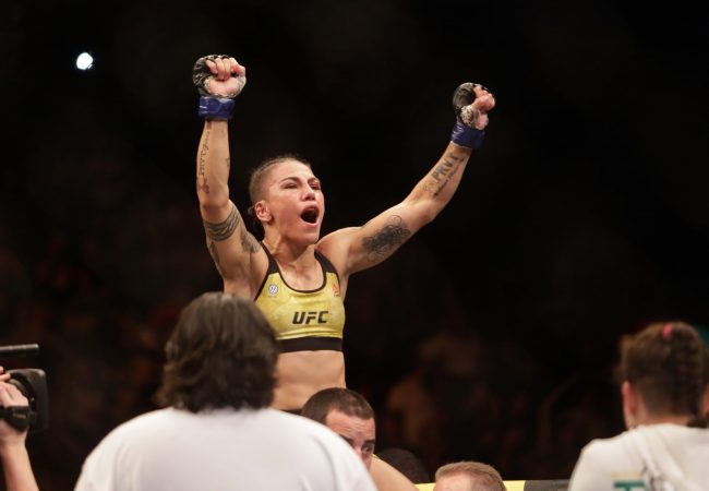 Jessica Bate-Estaca disputa cinturão no UFC deste sábado