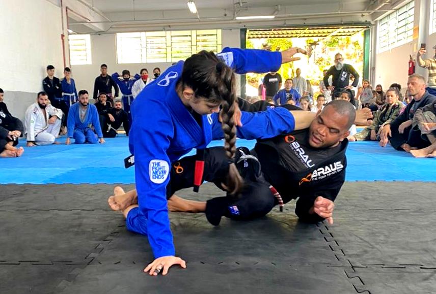 Marcos Cunha e Duda Tozoni ensinam berimbolo da meia-guarda no Jiu-Jitsu