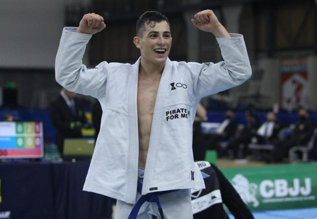 Brasileiro de Jiu-Jitsu 2021: Leonardo Ferreira fatura ouro duplo na faixa-azul