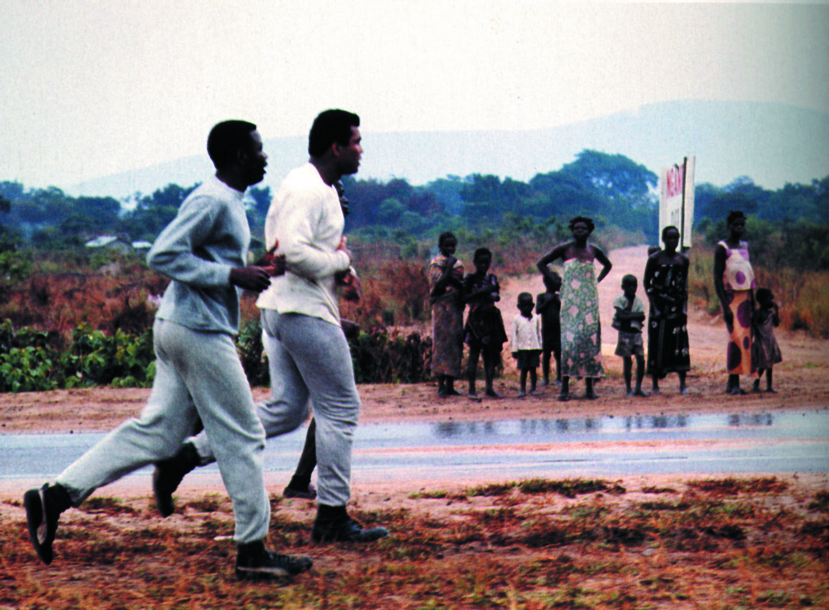 Ali durante corridinha no Zaire, às vésperas do duelo contra George Foreman. Foto: Arquivos GRACIEMAG