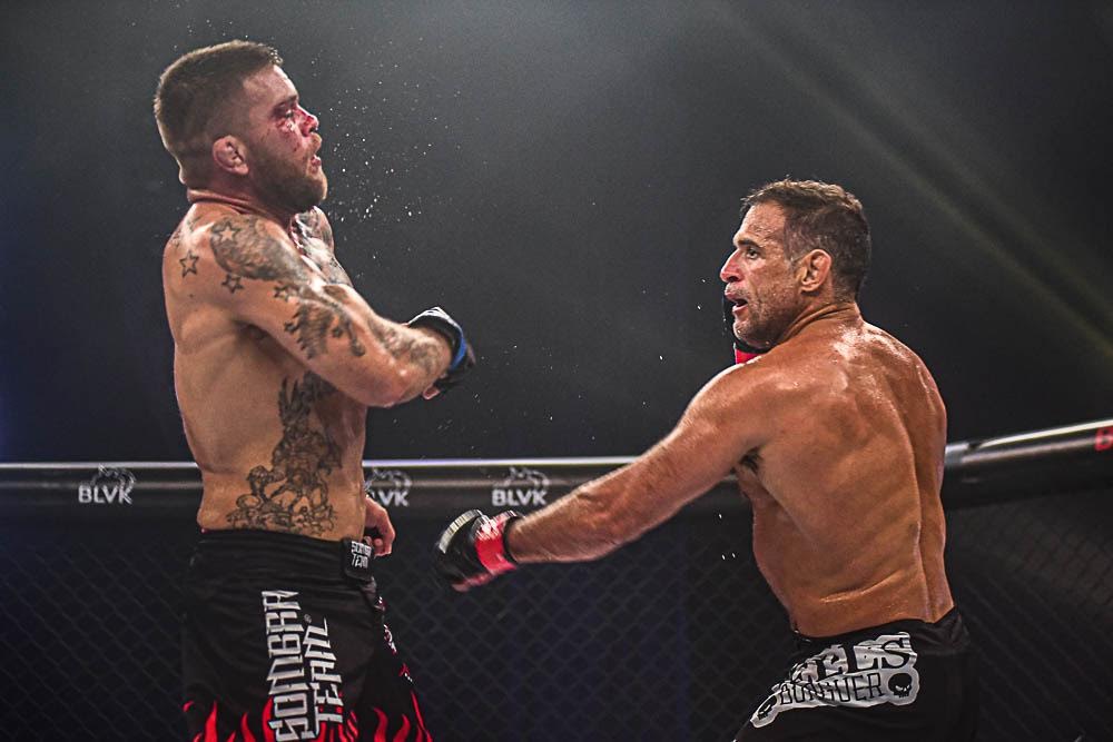 Léo Leite contra Patrick Alemão no LFA. Foto de Ilan Pellenberg/Divulgação