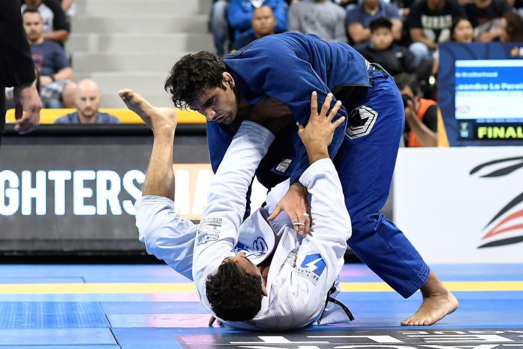 Leandro Lo contra Romulo Barral no Mundial 2016. Naquele mesmo ano, o ídolo enfrentaria os melhores do Jiu-Jitsu numa sabatina de perguntas, nas páginas de GRACIEMAG. Fotos: Gallerr