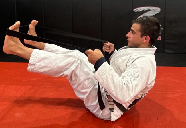 Mobility exercises to sharpen your spider guard, by Raphael Cadena
