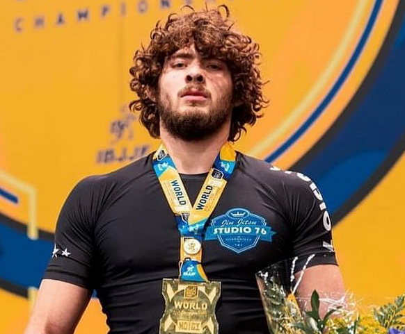 A aula do campeão mundial absoluto sem kimono Roberto Jimenez