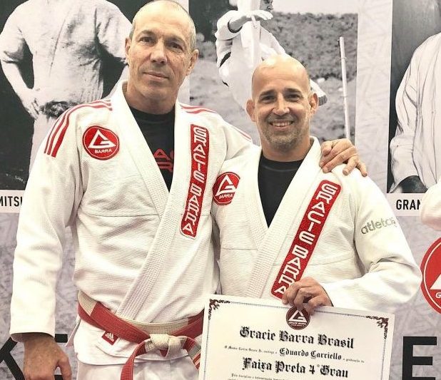 Edu Carriello com seu mestre Carlos Gracie Jr. Foto: Divulgação