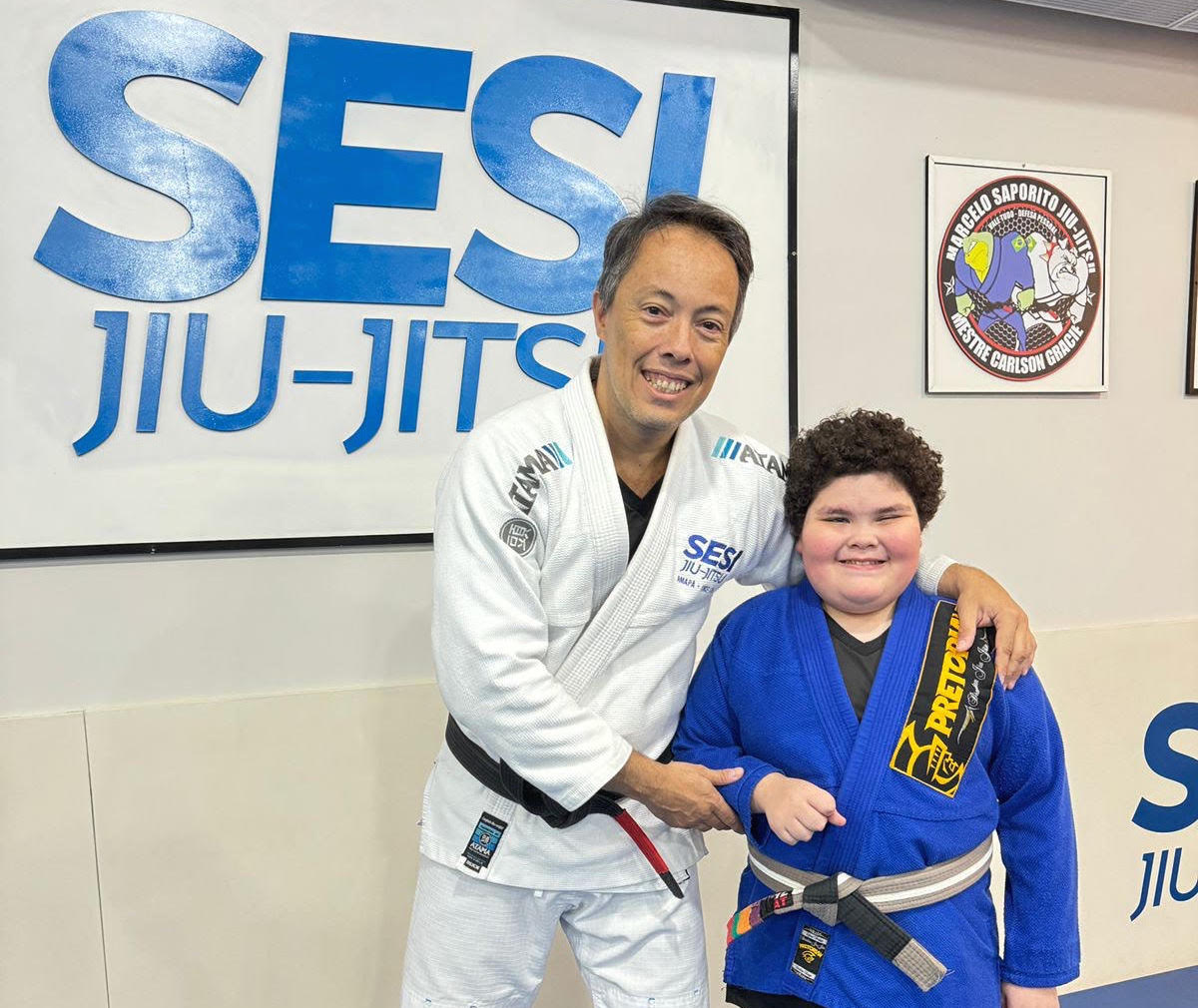 Professor Jean Alves comenta o que aprende com o aluno Rafael, cego desde  os 5 anos | Graciemag