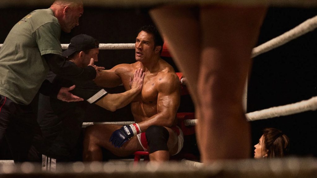 The Rock e Ryan Bader durante o filme sobre Mark Kerr. Fotos: Divulgação