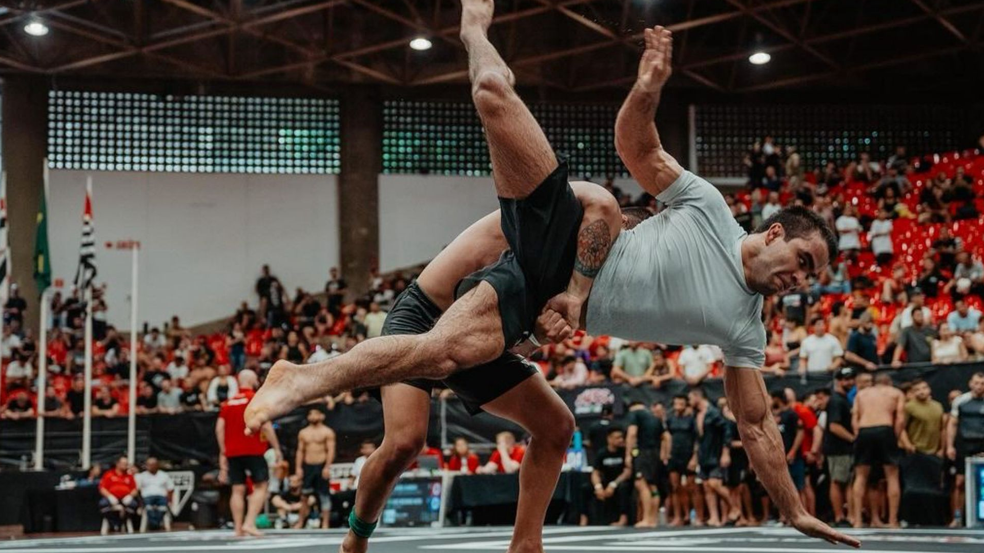 Romualdo Lucas executa uma queda durante competição da IBJJF.